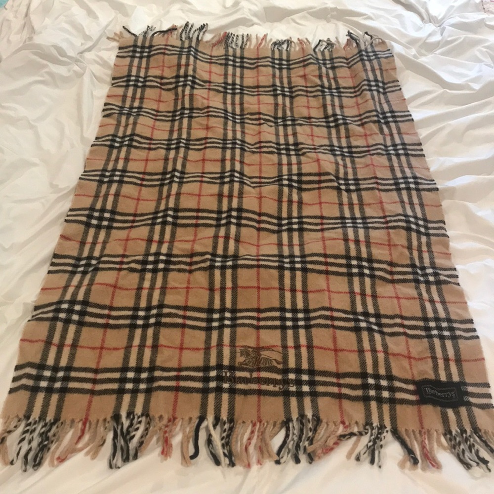 COPY - Burberry scarf